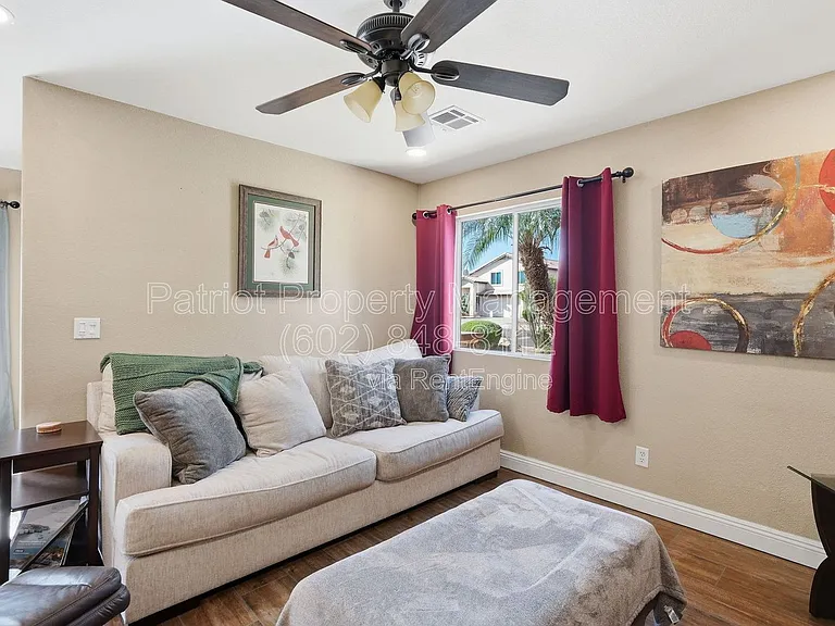 8629 W Echo Ln — Photo 6
