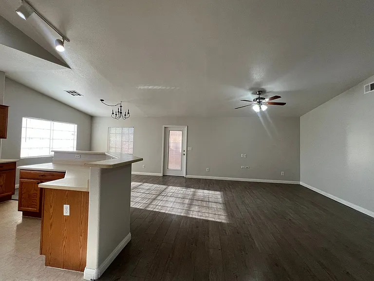 2708 Ganzo St — Photo 34