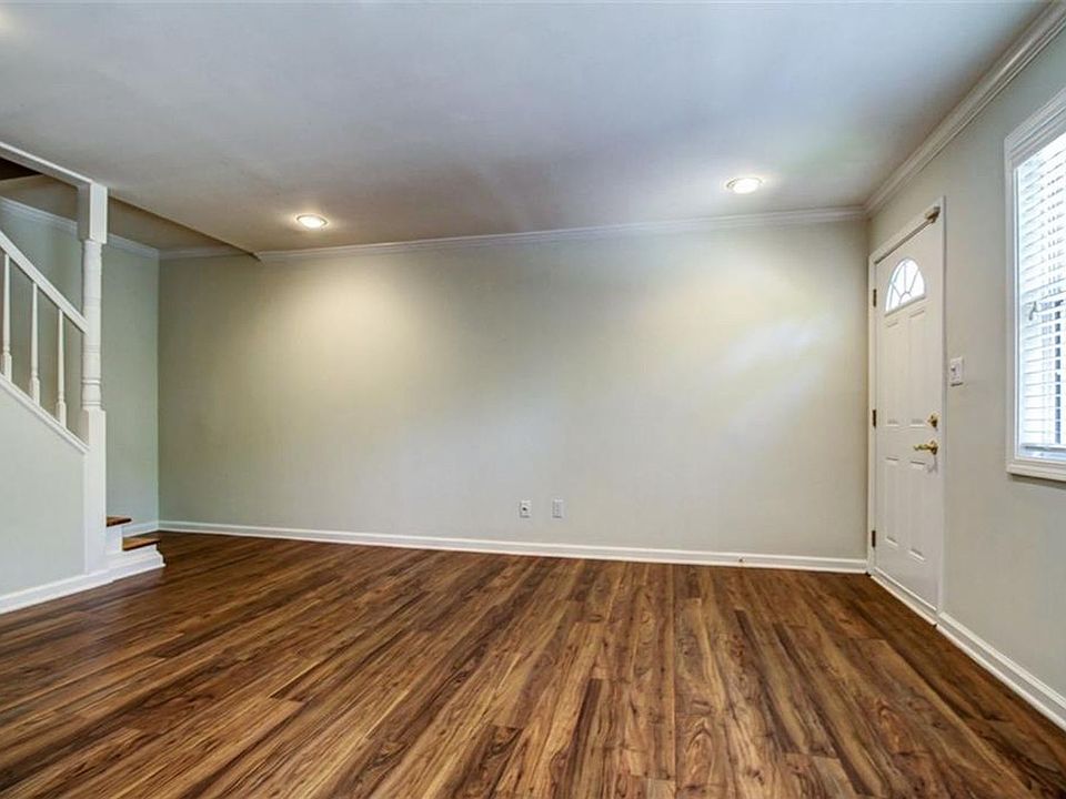 2nd image of 711 Jordan Ln Unit P