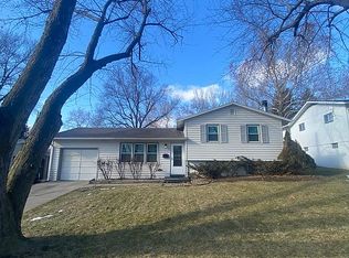 9722 Larimore Ave, Omaha, NE 68134