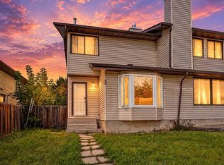 68 S Falconridge Close NE, Calgary, AB T3J1A7