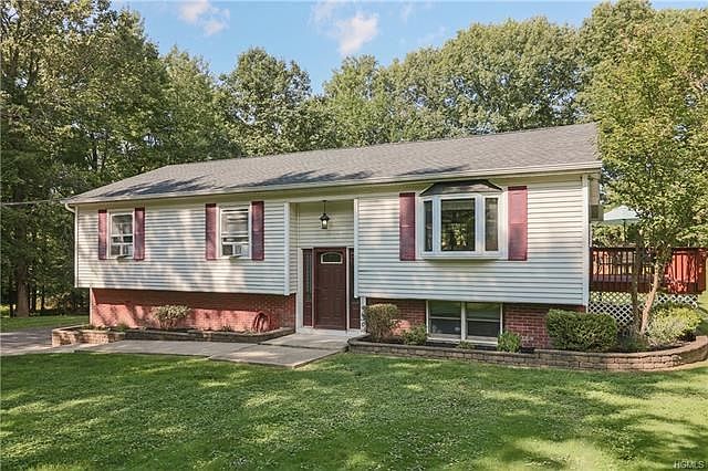 1st image of 5 Lauretta Dr