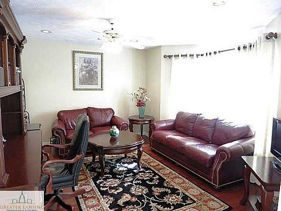 5th image of 4041 Meadowdale Dr