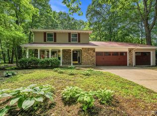 2S943 Shagbark Dr, Batavia, IL 60510