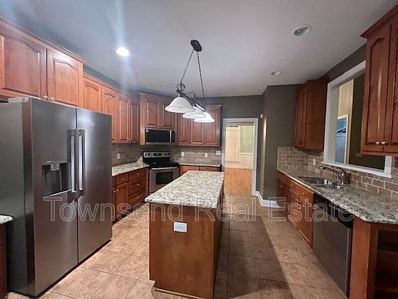 4th image of 305 W Summerchase Dr