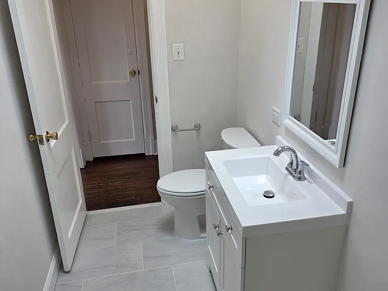 2nd Floor Full Bath