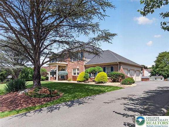 3rd image of 3736 Melrose Ct