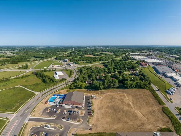 3612 N Village Dr, Saint Joseph, MO 64506