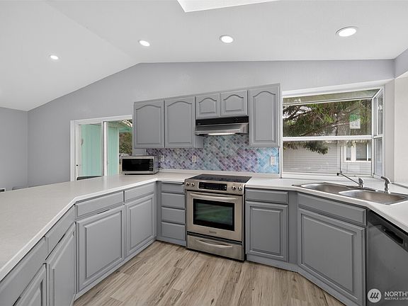4th image of 393 Canal Drive SE