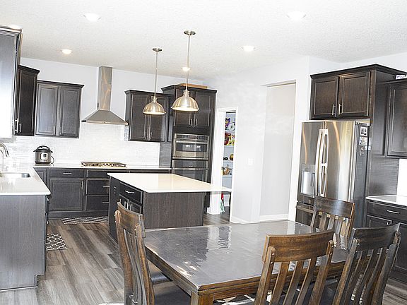 3rd image of 1566 Edgebrook Ln
