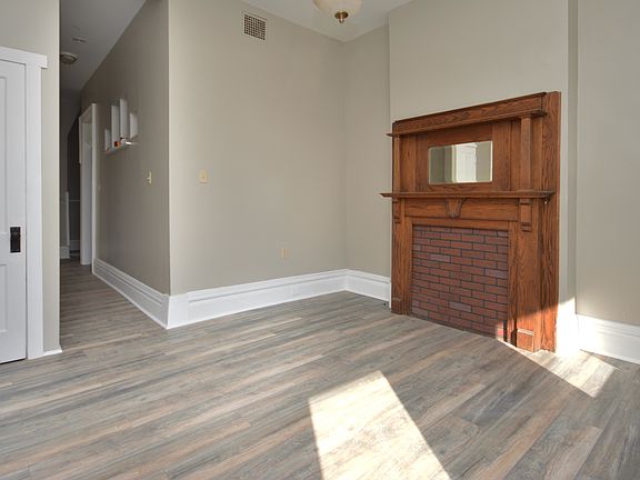 4th image of 1046 E Long St