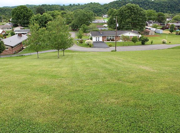 3rd image of 742 Skyview Dr
