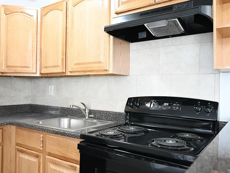 140 Washington St — Photo 4