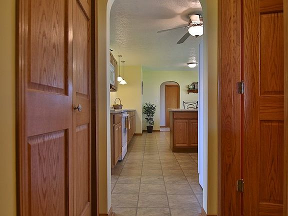 4th image of 12 Grove Park Dr