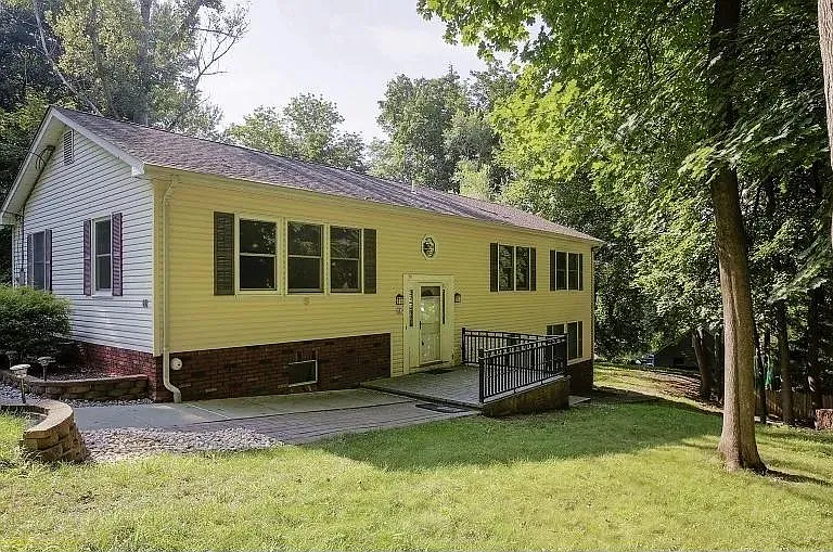 66 Maple St — Photo 1