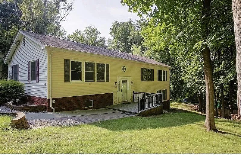 66 Maple St photo 1