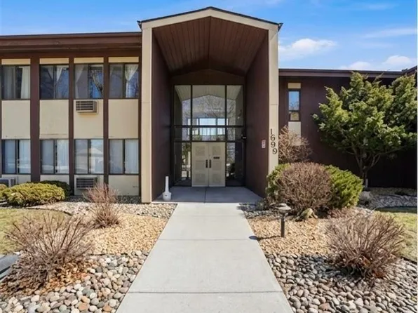 1699 Alcan Dr APT 212, Menasha, WI 54952