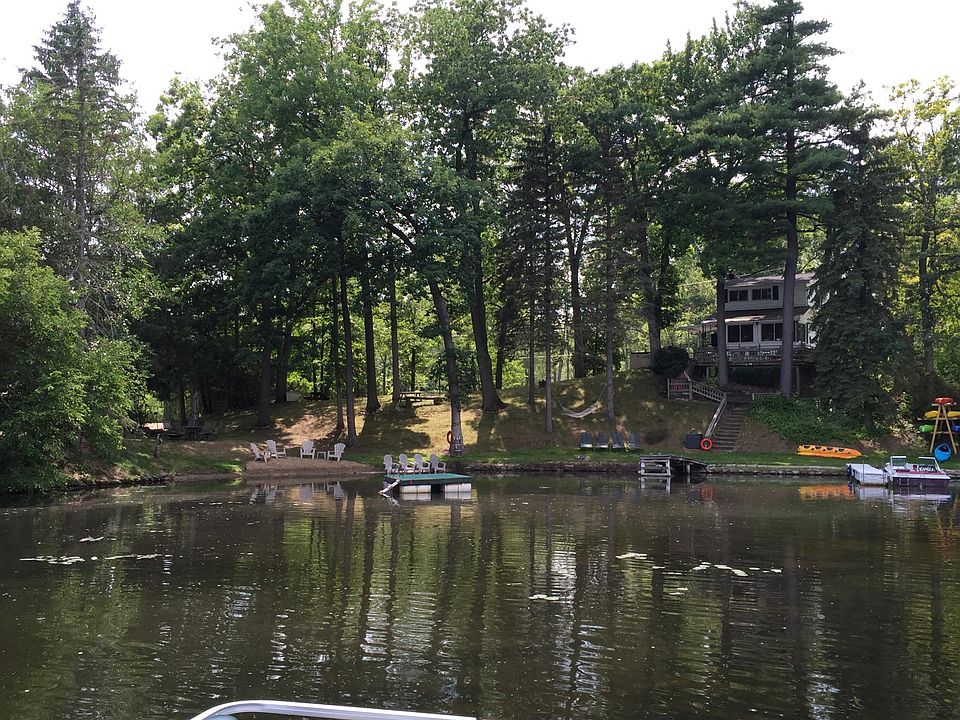 2nd image of 512 Fernhurst Ct