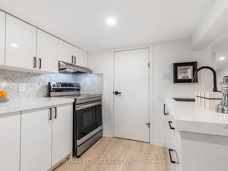 54 Huntington Ave #LOWER LEVEL — Photo 2