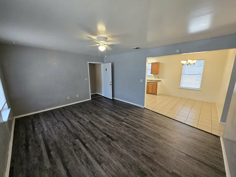 311 Calgary Ave #C — Photo 2
