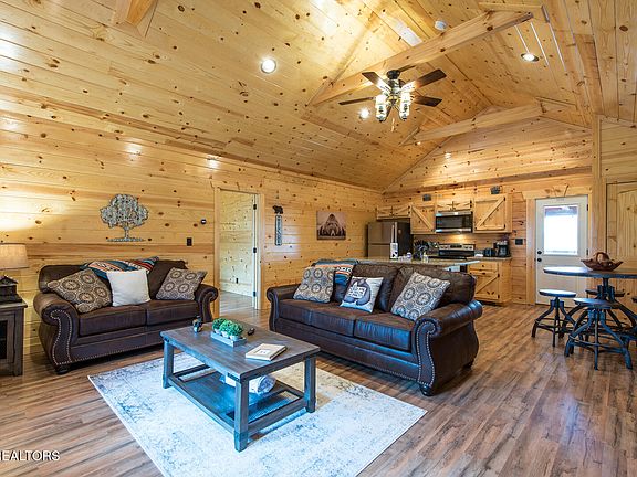 4th image of 927 Statham Way #2
