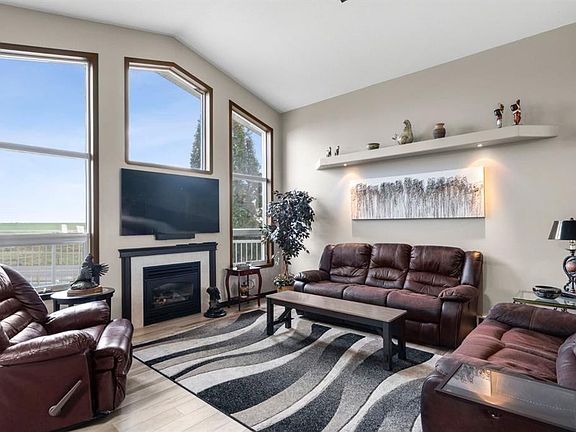 3rd image of 80 SW Cambrille Cres