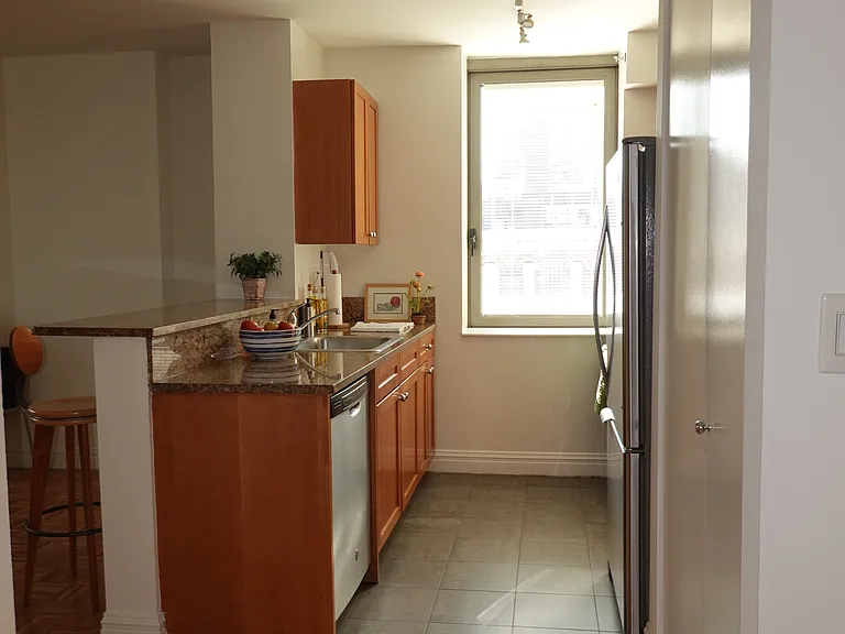 1500 Lexington Ave #8B — Photo 7