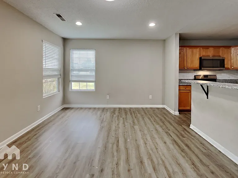 4076 Clovelly Dr — Photo 7