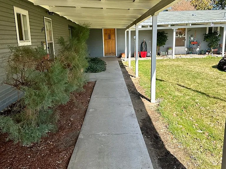 1215 Mitchell St — Photo 2