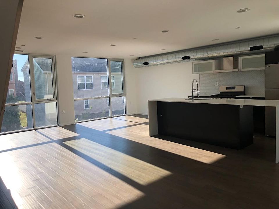 1st image of 1422 N 7th St #5