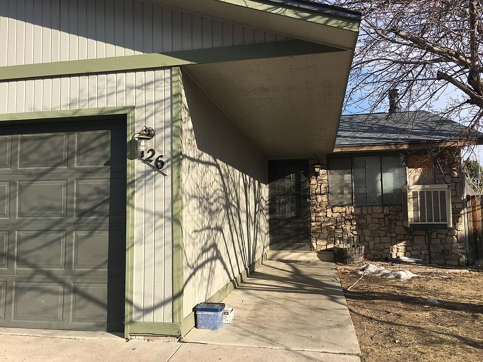 This is the 1/2 of the duplex that's for rent.