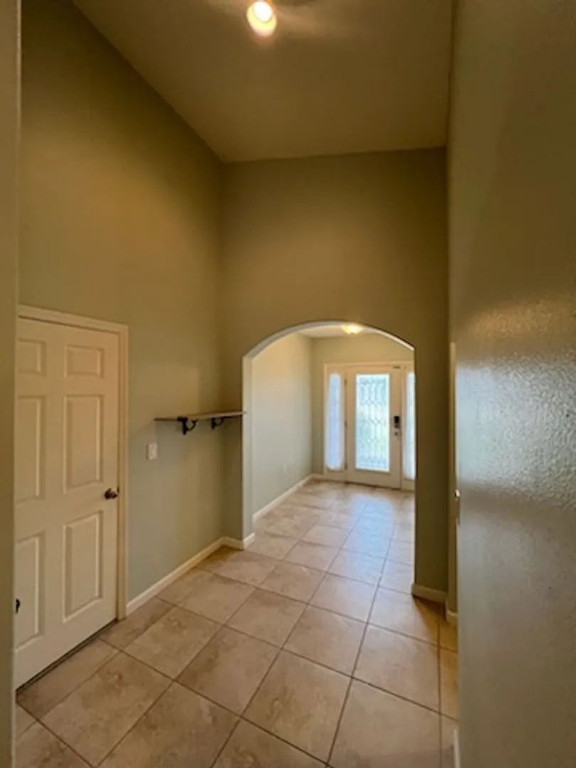 Sawgrass Lakes Home — Photo 2