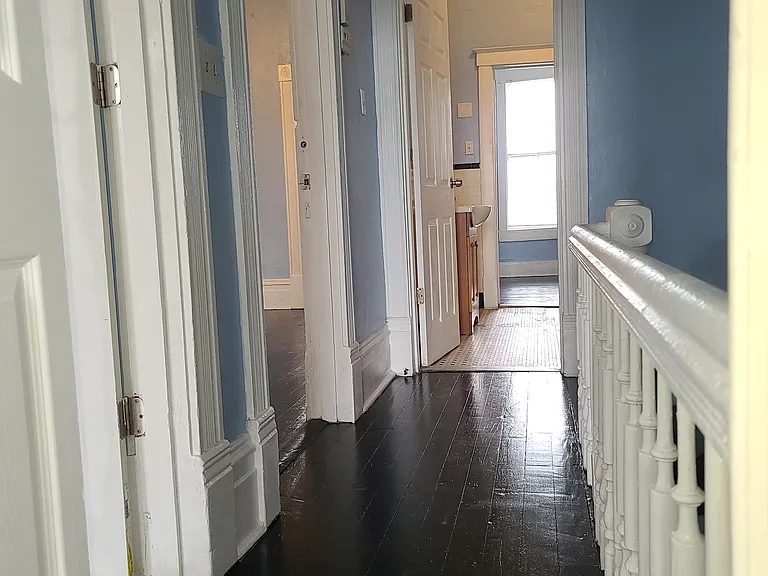 Hallway connects to ALL rooms.