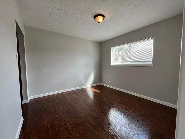 13843 New Village Ln — Photo 2