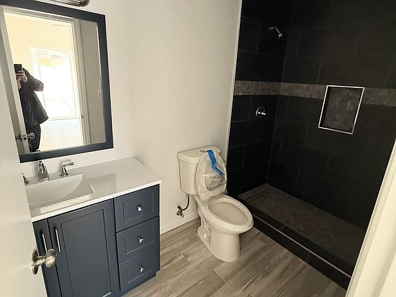 2nd image of 3637 Agnes Ave #B
