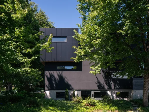 91 E 40th Ave, Vancouver, BC V5W 1L3