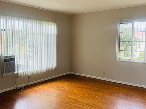2nd image of 4837 N Clybourn Ave #4