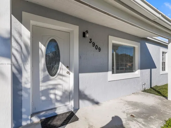 3909 SW 28th St, West Park, FL 33023