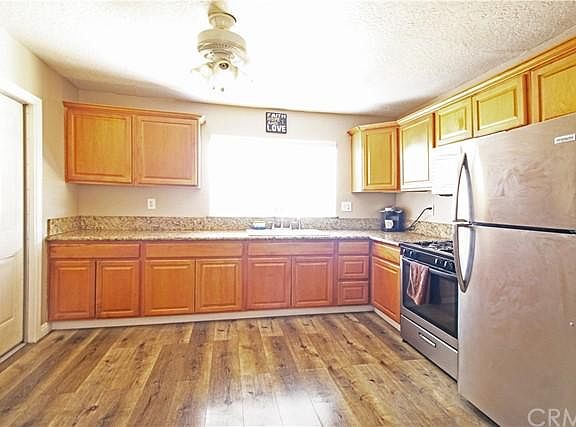 5th image of 18554 Live Oak St