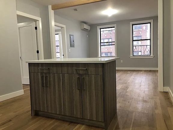 4th image of 87 Romaine Ave