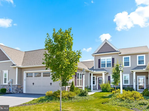 356 Meadow Rose Dr, Lititz, PA 17543