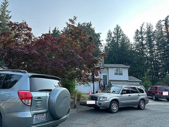 3rd image of 330 Woodhaven Ct