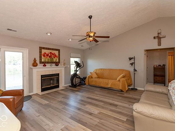 5th image of 552 Nicole Blvd