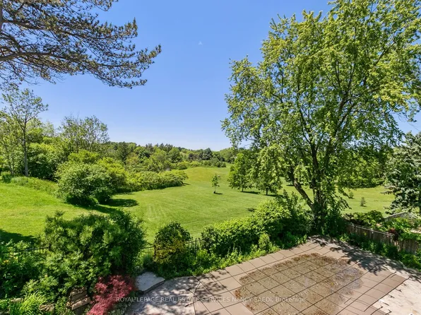 6 Penwood Cres S, Toronto, ON M3B 2B9
