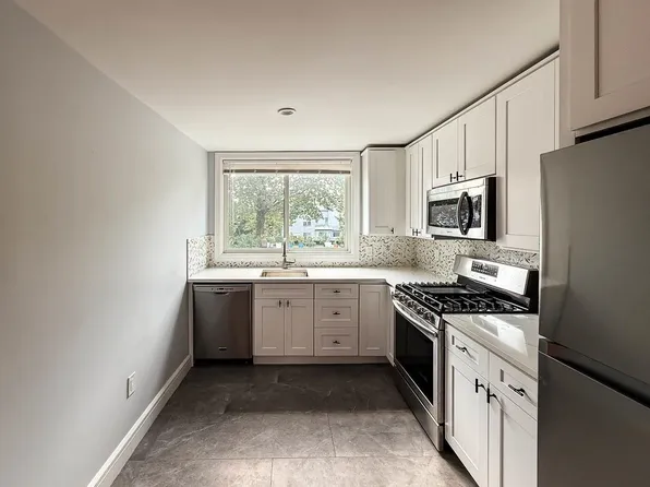 195 Hutton Street image 3 of 26