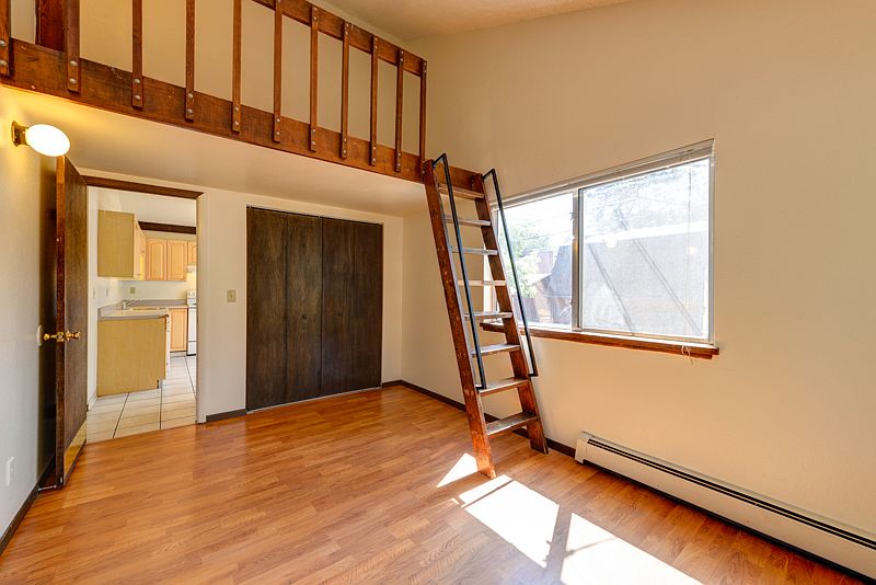 920 Marine Street Living Room