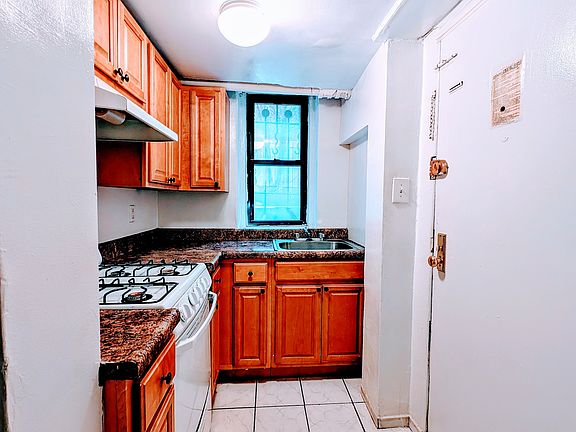 4th image of 410 Clinton Ave APT A2