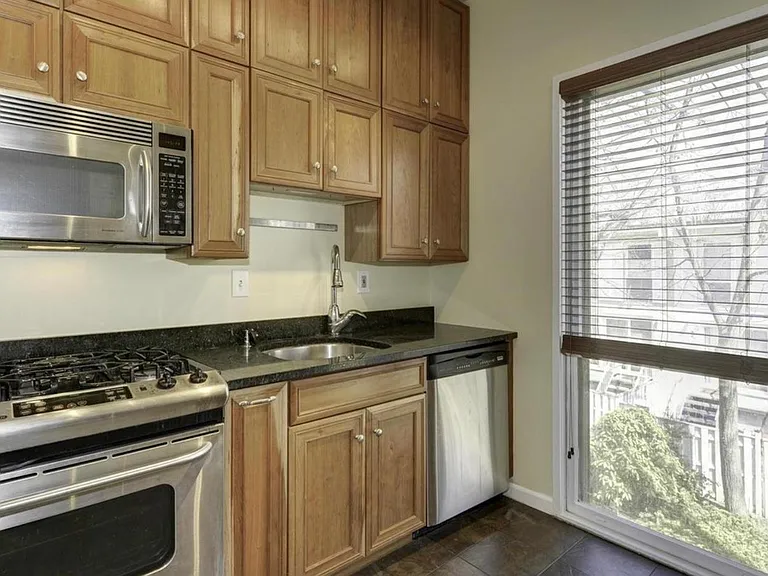 821 Delaware Ave SW #A — Photo 7