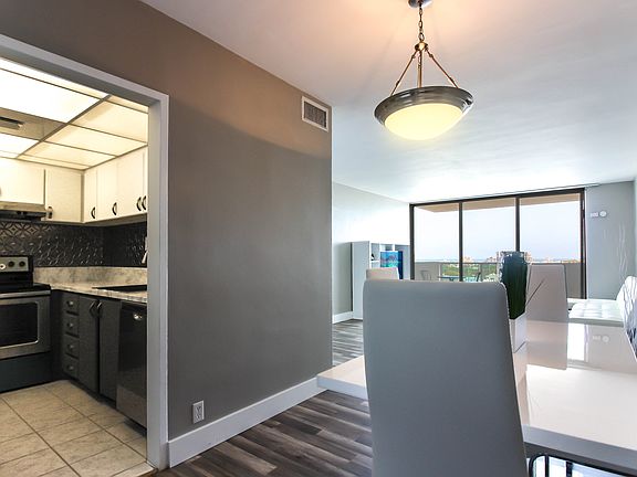 4th image of 1000 West Ave APT 1107