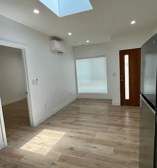 233 N Berendo St #5 — Photo 3